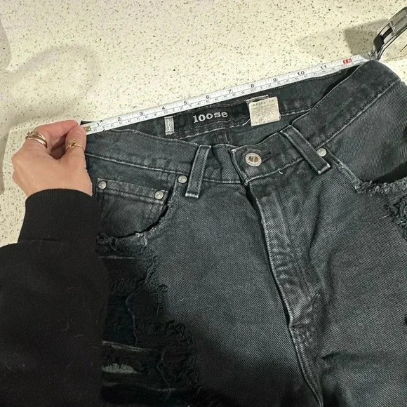Vintage Levi’s Silver Tab High Rise Distressed Black Shorts Size 26” - Picture 8 of 11
